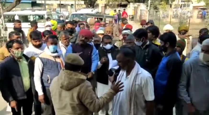 #चैनपुरा में हुए अतिक्रमण को ना हटाने पर ग्रामीणों ने किया प्रदर्शन तहसीलदार को लिया आड़े हाथ।  त्वरित कार्रवाई हुई शुरू