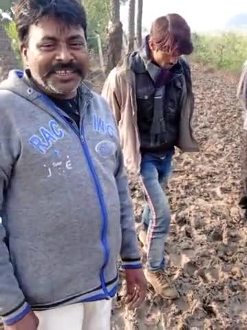 यह नजारा छतरपुर तहसील अंतर्गत ग्राम कलानी का है देखिये लोगो को किस प्रकार आने जाने में परेशानी होती है #भृष्टाचार