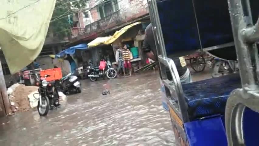 मऊ: #मऊ शहर मे बरसात की जल बहाव 20 मिनट बरसात होने पर फ्री बाग में