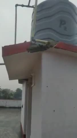 जहानाबाद: ग्राम-पंडुई में सुधीर प्रसाद जी के घर पर #वज्रपात गिरने से छत का ढलाई टूट गया और लाईट शॉर्ट सर्किट हो गया।।