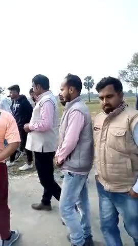 #बरौली विधानसभा के महमदपुर नीलामी में क्रिकेट मैच का उद्घाटन करते हुए। ﻿#zeenews00001  ﻿#News18BiharJharkhand