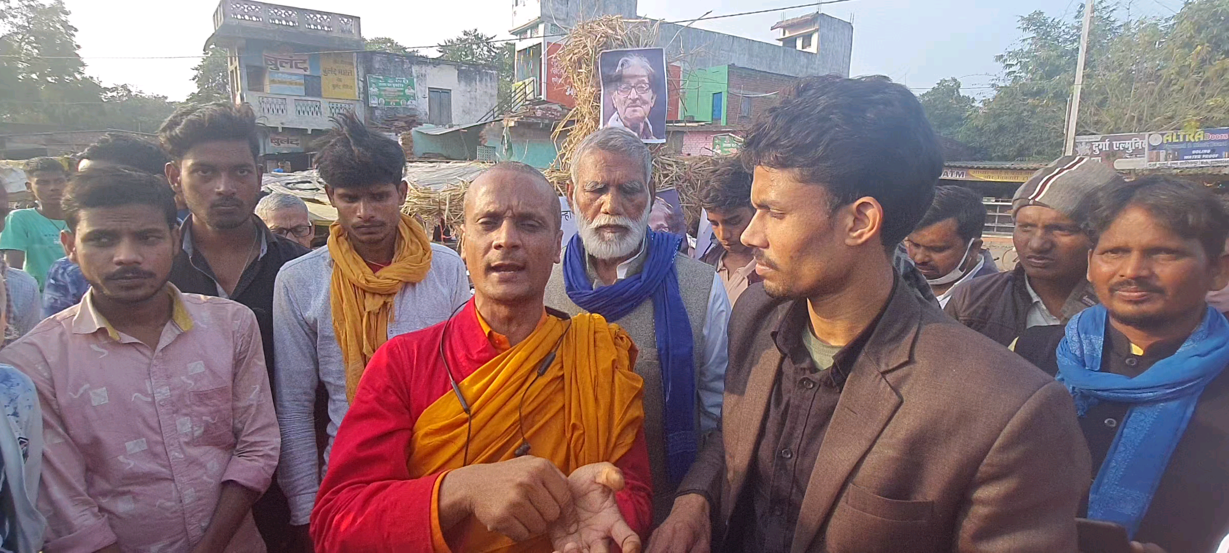 जब तक #सरकार #दया_प्रकाश_सिन्हा पर देशद्रोह का केश दर्ज कर सारे पुरस्कार वापिस नहीं लेती है तब तक हम चुप बैठने वाले नही
