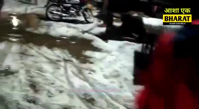 #वर्षा होने के साथ साथ वर्फ भी गिरा! 
 ये घाटना #संदेश का है!!