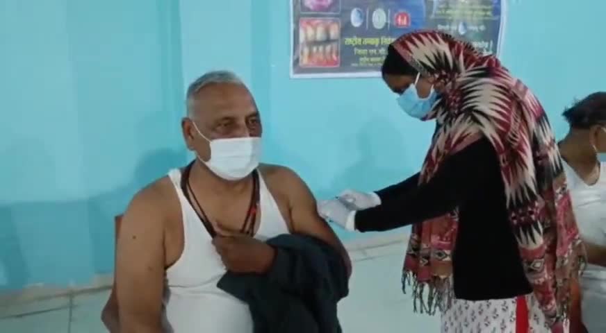 गढ़वा: झारखंड के पूर्व स्वास्थ मंत्री रामचन्द्र चन्द्रवंशी ने लगवाया बूस्टर डोज, आम लोगों से टीका लगवाने की अपील की #बूस्टर