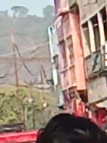 झाझा: #झाझाके #रेलवेस्टेशन पास करोना गाइडलाइन का पालन नहीं हुआ जा रहा है भीड़ सोलंकी हुआ जा रहा है करोना का पालन किया जाए