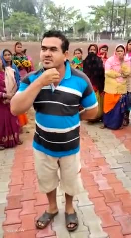 रायपुर: नवा रायपुर में स्थित #कलिंगा #यूनिवर्सिटी के द्वारा गांव के तालाब और कुहेरा मार्ग पर अतिक्रमण के विरोध में उतरे ग्रामीण।