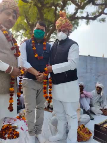 श्री श्री 1008 श्री बावड़ी वाले #श्रीराम भगवान जी एवं श्री हनुमानजी महाराज के मंदिर परिसर में #मकर संक्रांति के पावन पर्व पर भजन कार्यक्रम में छोटे भाई #राकेश_प्रजापत जी एवं उनकी टीम द्वारा जो स्वागत सम्मान किया गया उसके लिए मैं कृतज्ञ हूँ।