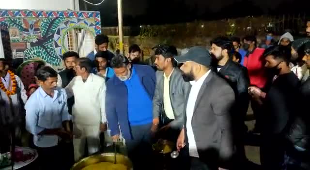 #मकर_संक्रांति की #हार्दिक_शुभकामनाएं।
आज वार्ड 48 के नंद नगर कॉलोनी में मकर संक्रांति के शुभ अवसर पर खिचड़ी वितरण का आयोजन किया गया जिसमें जन अधिकार पार्टी के राष्ट्रीय अध्यक्ष 
पप्पू यादव जी का आगमन हुआ और लोगों को संबोधित किए ।