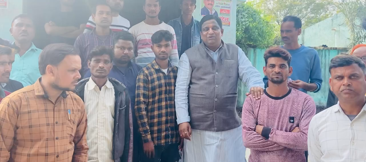#निघासन_विधानसभा की जनता के लिए विधायक अगर बने तो गरीब की जनता के इलाज 25 लाख रुपए दे ग़े और सारा पैसा गाँव की नाली बनाने में लगाऊँ गा :राजीव गुप्ता (तिकुनिया वाले)