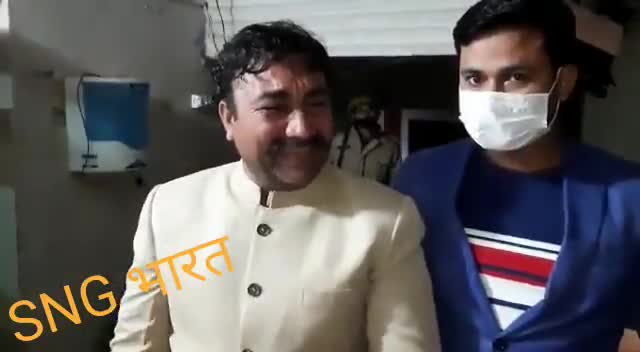 #मुजफ्फरनगर : विधानसभा का टिकट ना मिलने के कारण मुजफ्फरनगर थाने में फूट फूट कर रोए BSP नेता अरशद राणा। आरोप -