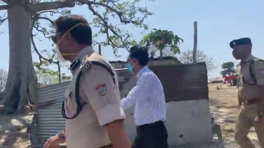देखिए मिर्ची बाबा को क्या किया प्रशासन ने। 
#newsflash 
#newsupdate