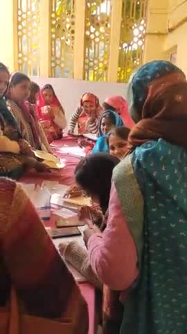 सुजानगंज सामुदायिक स्वस्थ केंद्र पर कोविड का पंजीकरण व टीका लगवाते लोग। #sujanganj #news #vaccination #corona