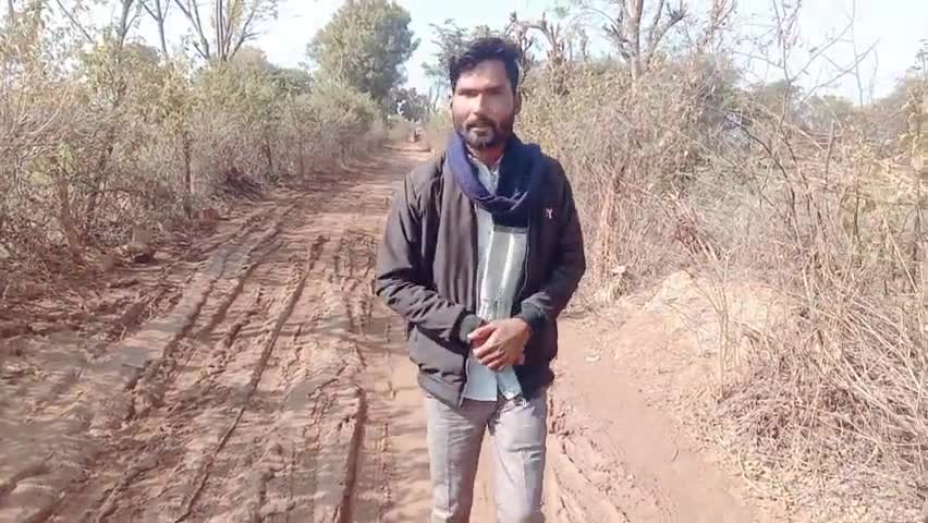 आखिर कब होगा खरगापुर रेल्वे सड़क का निर्माण ???
बरसात के मौसम से अभी तक सड़क नहीं आखिर क्यों ??
#कौशल_प्रजापति