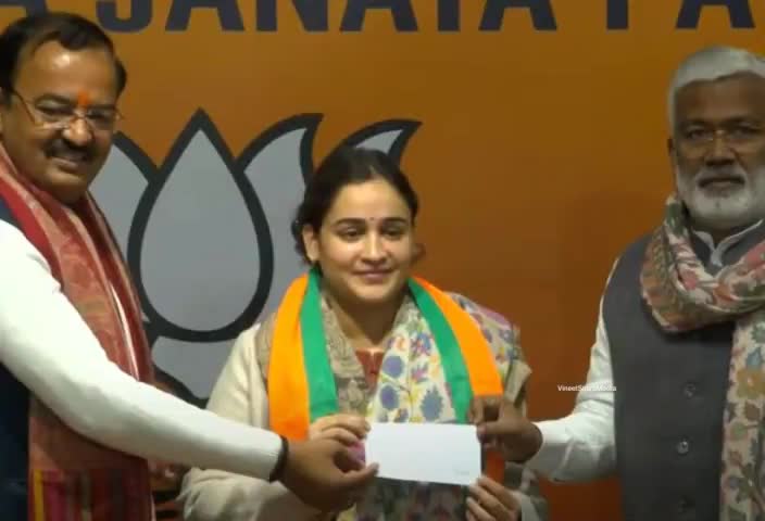 समाजवादी कुनबे की छोटी बहू अर्पणा यादव ने दिल्ली स्थित बीजेपी कार्यालय में भाजपा की सदस्यता ग्रहण की
#aparnayadav #bjp
