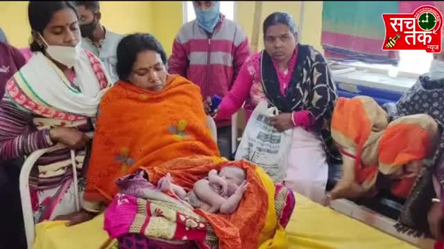 4 पैर और 4 हाथ वाले बच्चे की सोशल मीडिया पर वायरल हो रही तस्वीर,बच्चे को देखने अस्पताल में भीड़।।#कोरोना #covidindia