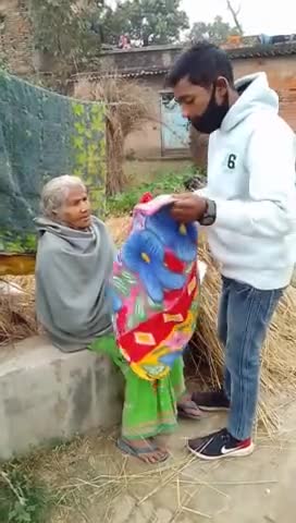 आज कुचायकोट के वार्ड नं 9 के बुजुर्ग माता जी से मिला उनका समस्या सुना और बोला जितना मेरे से होगा उतना समस्या का समाधान किया जाएगा,,🇮🇳🙏 तुरन्त एक कम्बल दिया,🙏🇮🇳
#poor #helptosomeone #gopalganjnews