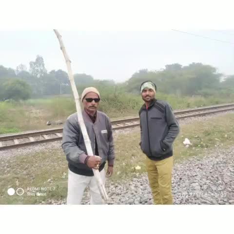 दोष किसका किसानों का,जानवरो का  या अधिकारियों का  किसी ने ईमानदारी से काम नही किया।  दोस्तो अपना कमेंट जरूर लिखे #गौशाला