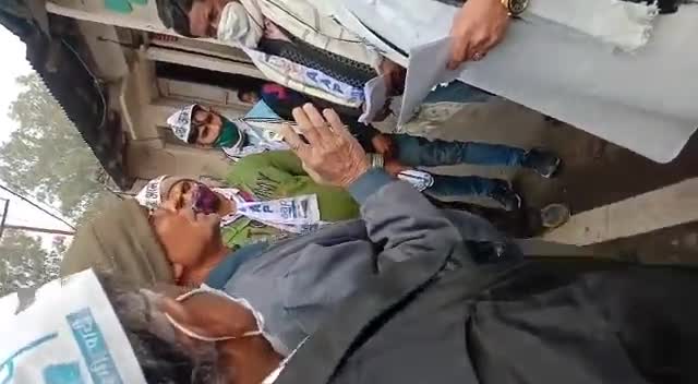 हरिद्वार: haridwar aam adami party janta ke bich ghum ker suni logo ki samsya.
#aamadamiparty 
#kajriwal
#manishshishodiaji@