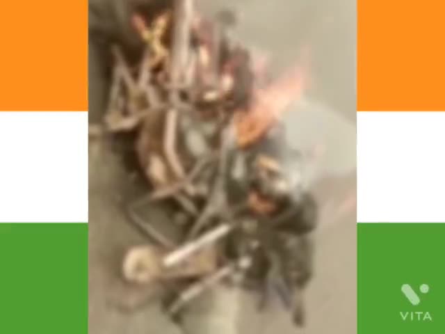 शहडोल में बाइक सवार युवक जिंदा जला 😱😭 #shahdolnews #हादसा #Mpnews #accident #indorenews #viralnews #india #shubham