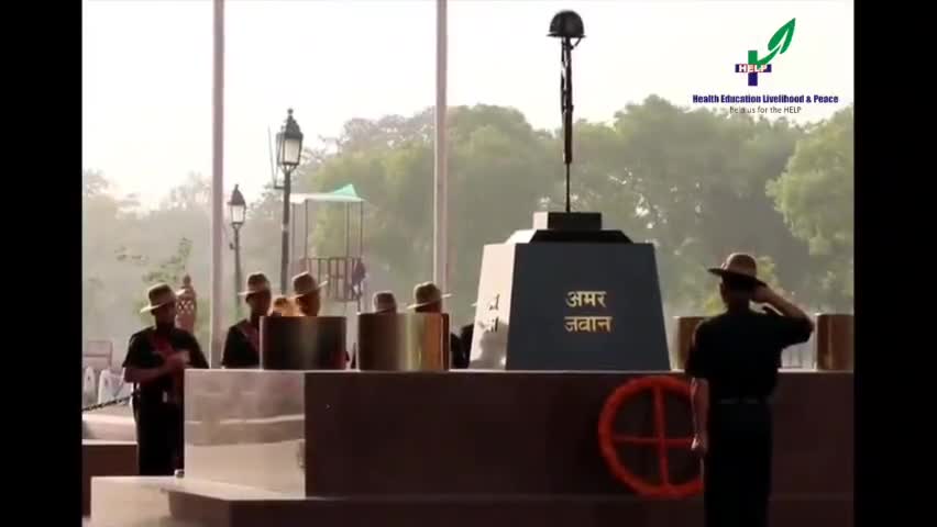 #इंडिया_गेट दिल्ली में 50 वर्षों से जल रहे #अमर_जवान_ज्योति की लौ आज बुझा दी जाएगी। यह हमारे #शहीदों का अपमान है !