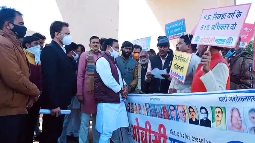 आज #ओबीसी_महासभा द्वारा राज्य मंत्री बृजेंद्र सिंह यादव को 52%#OBCआरक्षण एवं #जातिगत_जनगणना तथा लगातार प्रशासन द्वारा हमारी महासभा के लोगों पर हो रही अवैधानिक कार्यवाही के विरोध में ज्ञापन सौंपा।