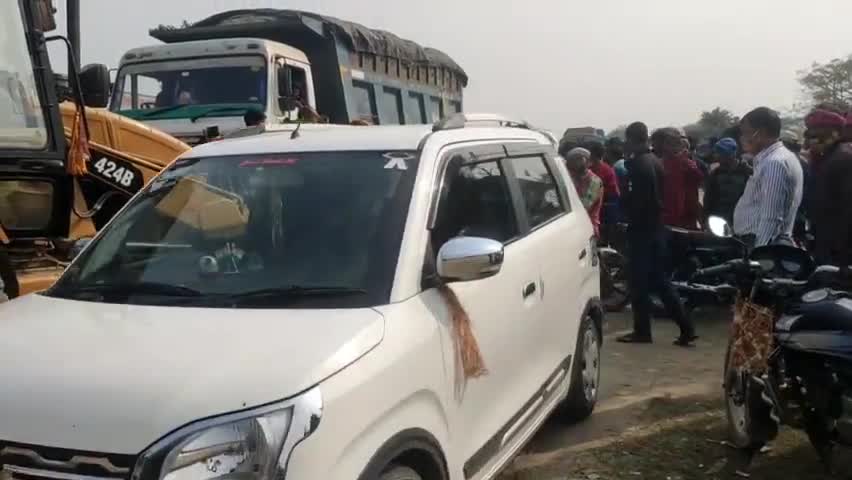 खाद की किल्लत और कालाबाजारी को लेकर आज किसानों ने NH 106 को किया जाम#kisaan_ki_awaaj न#dainik_madhepura@