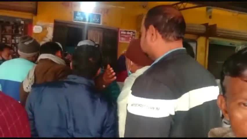 देेेवरिया: #मीर देवरिया में सपा के पूर्व मंत्री ने किया जनसंपर्क बताएं सपा की उपलब्धियां