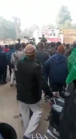 गोरखपुर दीवानी कचहरी में मुकदमें की तारीख देखने आए युवक को बदमाशों ने मारी गोली #दीवानीकचहरीगोरखपुर #npsahjanwa #adeejit