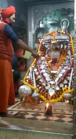 *#श्री_हनुमान_जी_महाराज जी की प्रातःकालीन शुभ मंगला श्रृंगार आरती दर्शन।* *#श्री_हनुमानगढ़ी_अयोध्याधामजी22.1.22 शनिवार