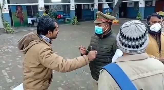 UPTET exam परीक्षा केंद्र ने की दादा गिरी,परीक्षार्थियों को नही देने दिया परिक्षा।।।

#uptet2021