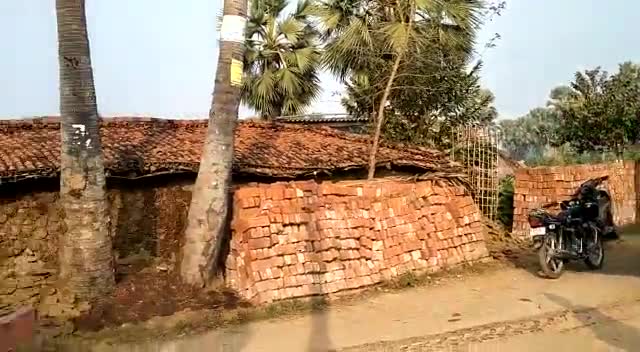 #परैया पचमों के मोरहर नदी से ओवर लोड बालू का उठाव जारी नहीं है समस्त अधिकारी का ध्यान राजस्व राशि का हो रहा नुकसान।