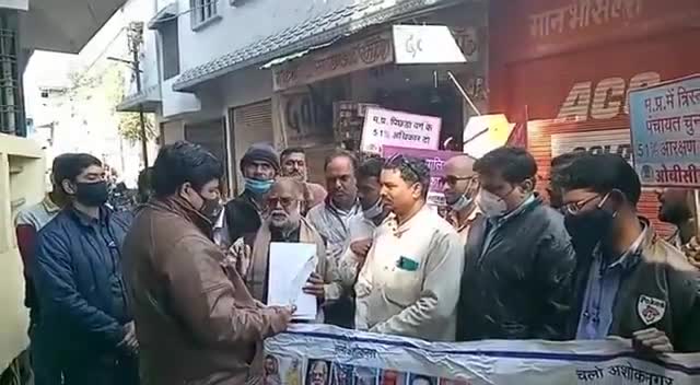 #ओबीसीमहासभा अशोकनगर द्वारा सांसद श्री केपी यादव जी(गुना शिवपुरी संसदीय क्षेत्र)को 52%OBCआरक्षण और #जातिगतजनगणना कराने को लेकर ज्ञापन सौंपा #chouhanshivraj जी म.प्र.के हर जिले में सांसद,विधायक व मंत्री को घेरा जाएगा।जल्द से जल्द #OBCआरक्षन