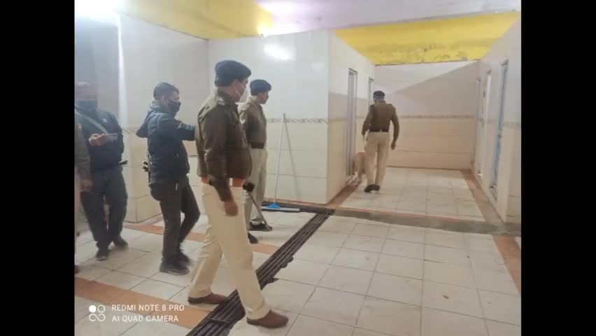 गया, बिहार। रेल सुरक्षा बल डॉग स्क्वॉड डीडीयू के साथ रेलवे स्टेशन गया पर गहन जांच किया गया।
#ekraftarsamaysanchar