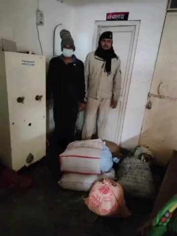 गया, बिहार। जीआरपी गया एवं आरपीएफ गया की संयुक्त कार्यवाई में 250 लीटर देशी शराब बरामद किया गया। #ekraftarsamaysanchar