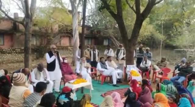 #रीवा के #सिरमौर विधानसभा के डभौरा मे कांग्रेस सदस्यता कार्यक्रम को जिलाध्यक्ष त्रियुगीनारायण शुक्ल जी ने सम्बोधित किया।
