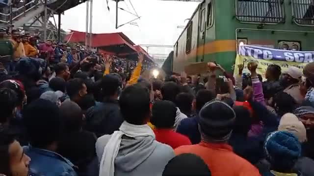 जमुई: पटना राजेंद्र नगर tn. station पर लाखो छात्रों ने किया चक्का जाम group D bharti exam को lekar #rrbntpc_1student_1result