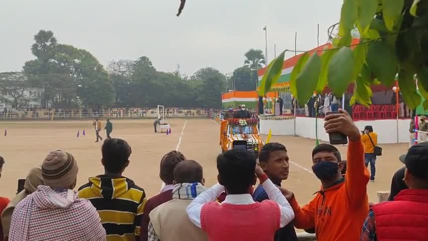 जहानाबाद: जहानाबाद में जिला अधिकारी द्वारा किया गया झंडा तोलण।#republic_bharat #jehanabadnews