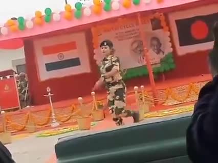 हमारे भारतीय सेनाओं का ये टैलेंट भी सबके सामने आना जरूरी है ।।
#dance #music #indianarmylovers