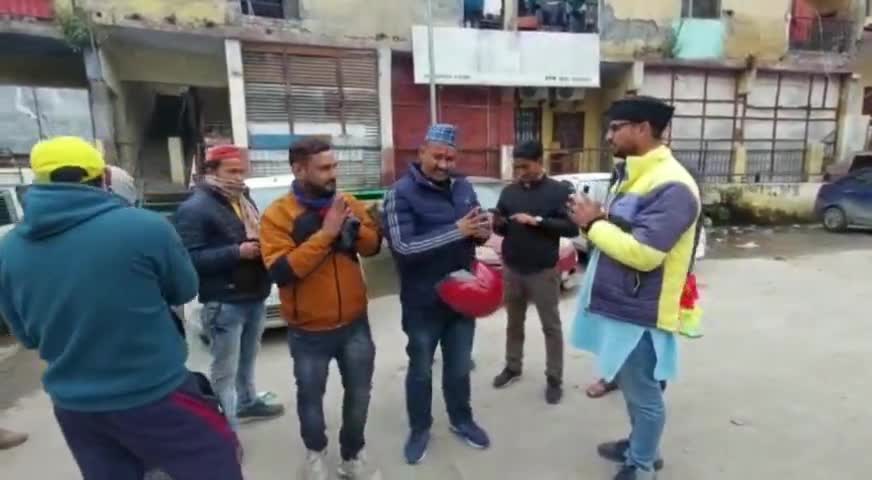 रुद्रप्रयाग: यूकेडी के युवा नेता ने जारी किया शपथ पत्र,वेतन का 60 प्रतिशत हिस्सा गरीबों पर खर्च करेंगे मोहित डिमरी
#ukd