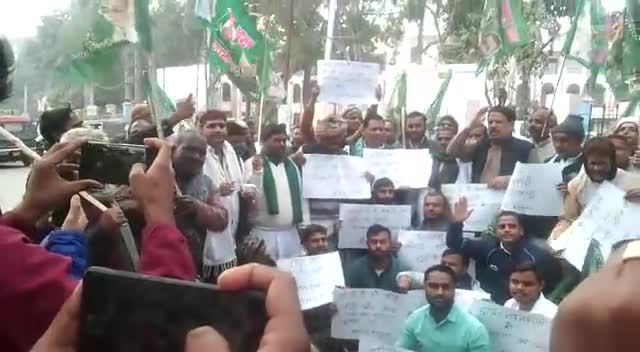आरा: छात्रों के समर्थन में #बिहार_बंद 
अनुप कुमार यादव 
अध्यक्ष - महाराजा कॉलेज आरा