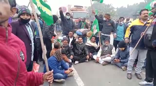 #बिहार_बंद_किशनगंज
#RRBNTPC_Scam में छात्रों और शिक्षकों पर गलत तरीके से किये गए मुकदमे वापस लेने और उनके भविष्य से खिलवाड़ बंद करने को लेकर महागठबंधन सड़क पर हैं। #RRBNTPC_1student_1result #rrbntpc #RRB_NTPC #StudentProtest #GroupD #RRB