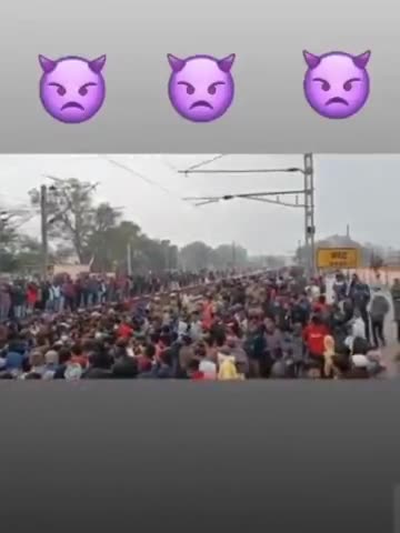 बाढ़ रेलवे स्टेशन पर छात्रों ने किया एनटीपीसी रिजल्ट का विरोध स्टूडेंट्स ने किया ट्रेन को बंद
#rrb_ntpcrecruitment
