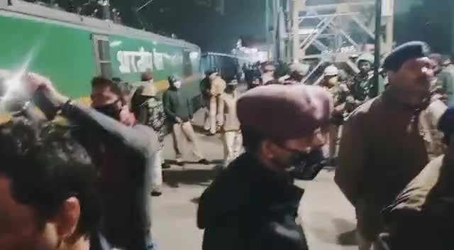 प्रधानमंत्री जी अपने बातों पे अडिग रहिए।
#बेरोजगार_युवा