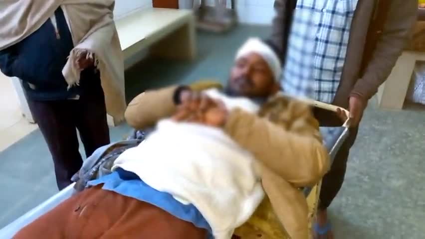 देेेवरिया: #पोखर भिंडा के पास बाइक के आगे कुत्ते को आ जाने से एक युवक गंभीर रूप से घायल पहुंचा अस्पताल जहां चल रहा है इलाज