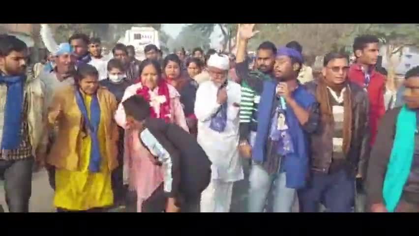 चकरनगर: #भरथना में बीएसपी प्रत्याशी ने सपा व भाजपा को प्रचार प्रसार में छोड़ा पीछे, सड़कों पर गूंजे हाथी वाला बटन दवाओ के नारे