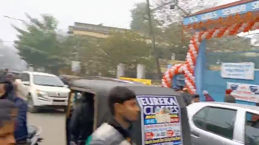कड़ी सुरक्षा के बीच शुरू हुआ,बिहार इंटर बोर्ड की परीक्षा
शहर के आदर्श परीक्षा केंद्र एसएस गर्ल हाई स्कूल #बिहारशरीफ