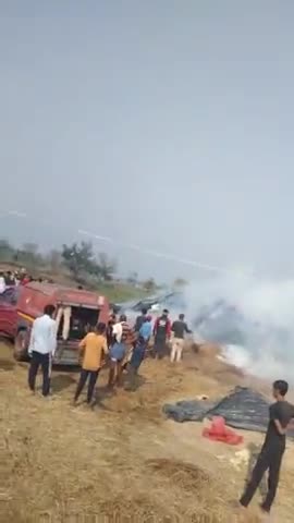 पंचायत भदुकी कला ग्राम खैरी मुंडला में अचानक पुआल में आग लगने से लाखों की सम्पत्ति हुई राख #pks_news #pks_smart_study 🙏