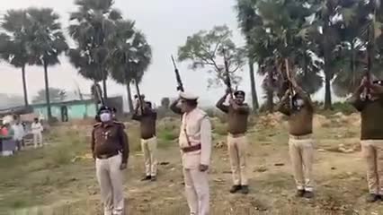 अपसोस है की बिहार पुलिस को ट्रेनिग अच्छी नहीं दी जाती है #बिहारपुलिस