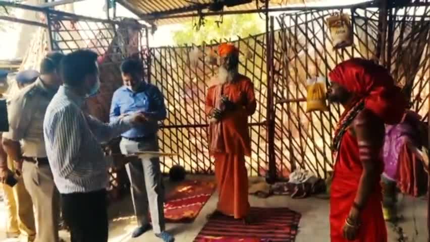 मिलिए सिर्फ मिर्ची खाने वाले बाबा से।
#mirchibaba #makeout #makeout #viralvideo #foryou #newsnt24