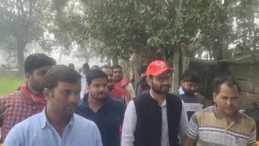 गाँव- गाँव खेत - खलिहानों से, गांवों के पगडंडियों से अब तो समाजवादी निकल पड़े हैं भाजपाई महंगाई और उसके गरीब विरोधी नीतियों से जन जन को जगाने।
#शैलेंद्रयादवललई_पाँचवी_बार